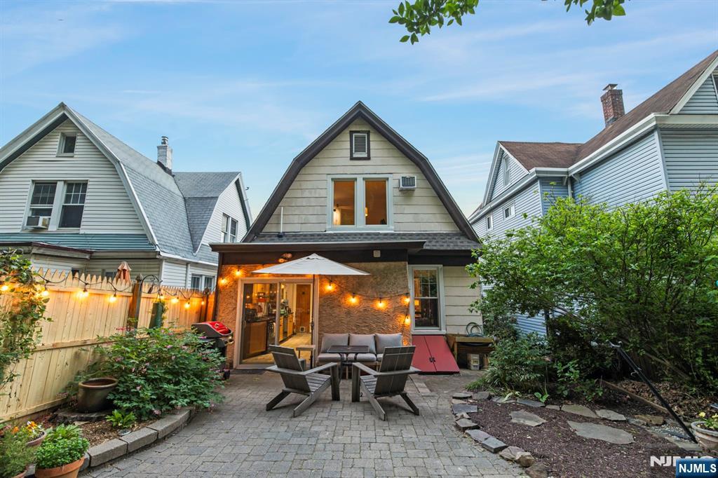 370 Undercliff Ave, Edgewater, NJ 07020