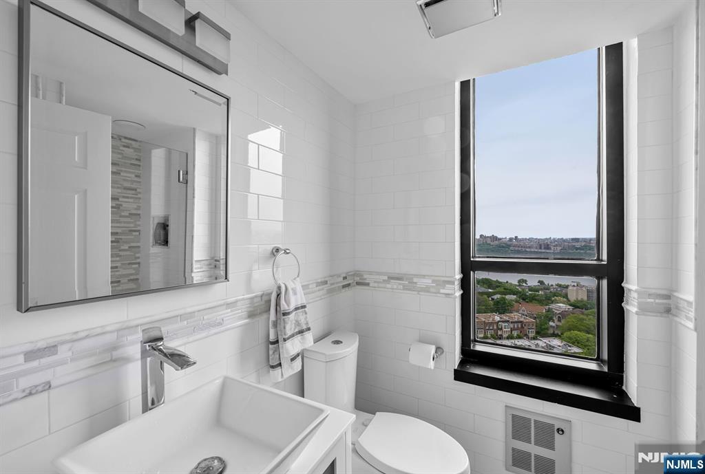 800 Palisade Avenue #1701 — photo 33