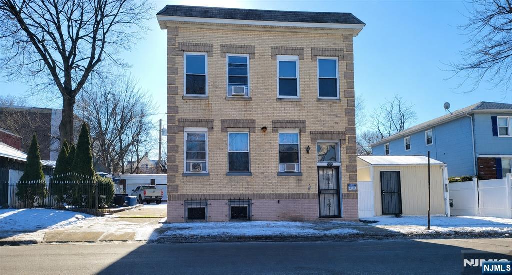 89 Tremont Avenue - Photo 1