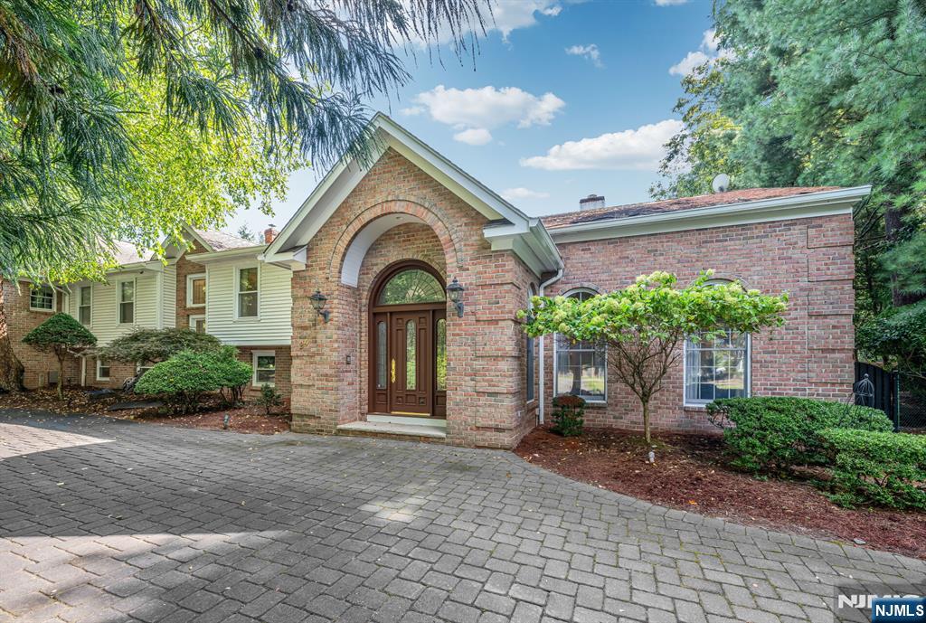 24 Vanderbeck Lane