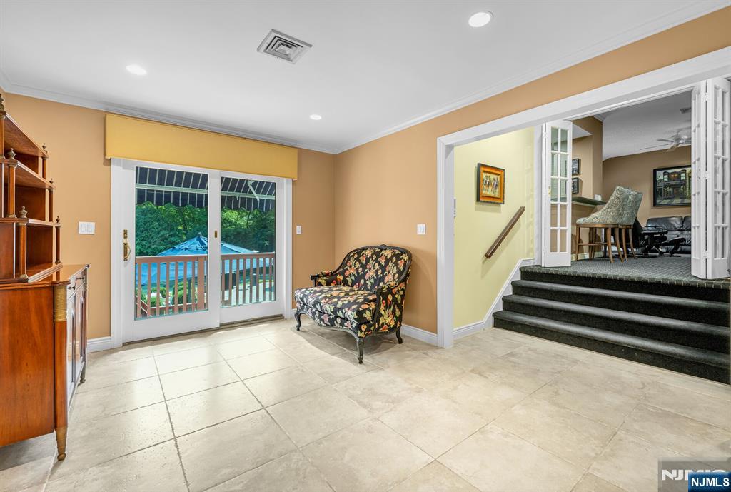 24 Vanderbeck Lane