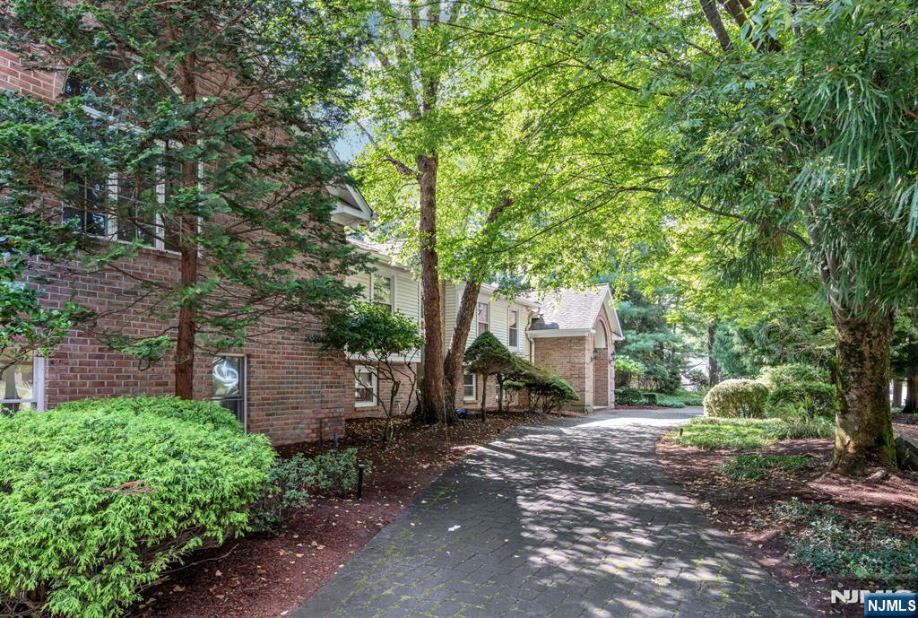 24 Vanderbeck Lane