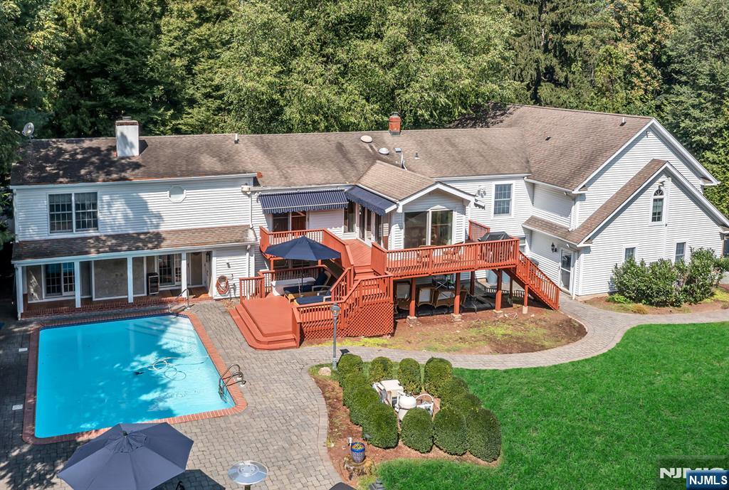 24 Vanderbeck Lane