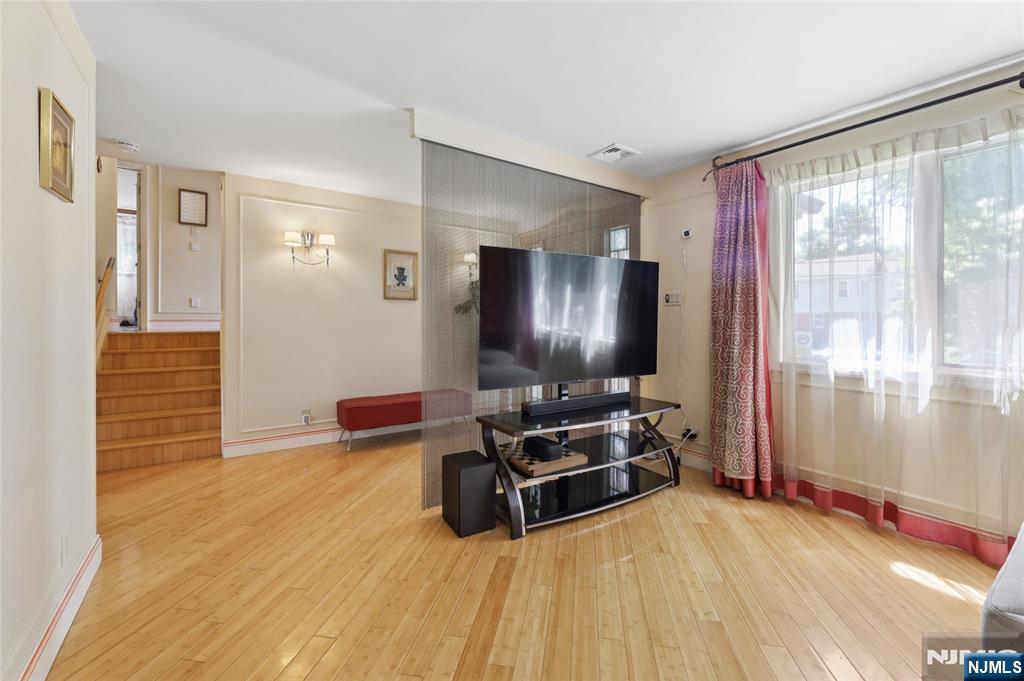 29-07 Fair Lawn Avenue - Photo 4