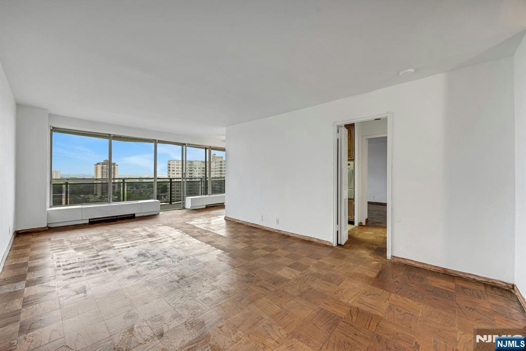 2077 Center Ave #20C, Fort Lee, NJ 07024