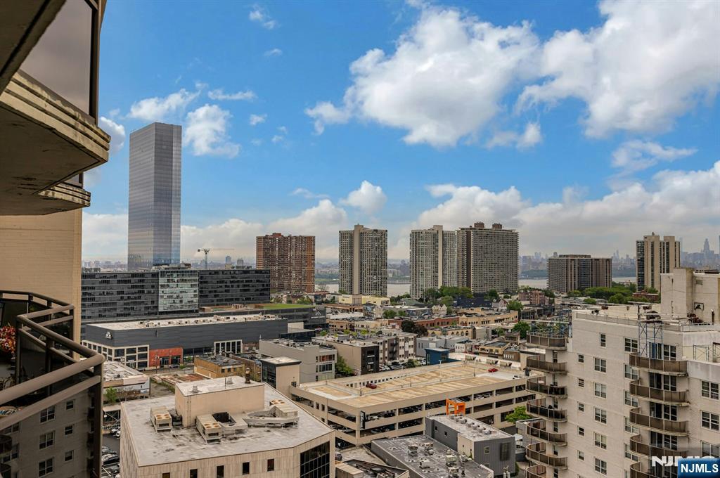 2077 Center Ave #20C, Fort Lee, NJ 07024