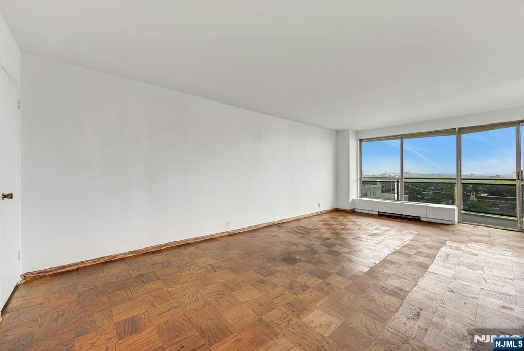 2077 Center Ave #20C, Fort Lee, NJ 07024