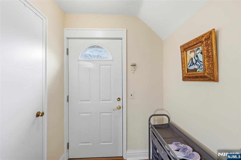 1028 Harvard Pl, Fort Lee, NJ 07024