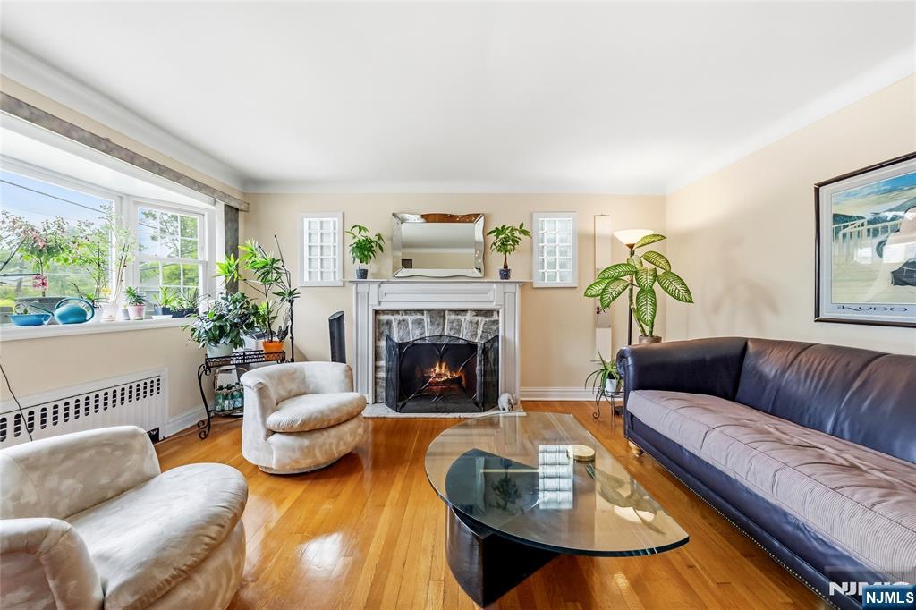 1028 Harvard Pl, Fort Lee, NJ 07024