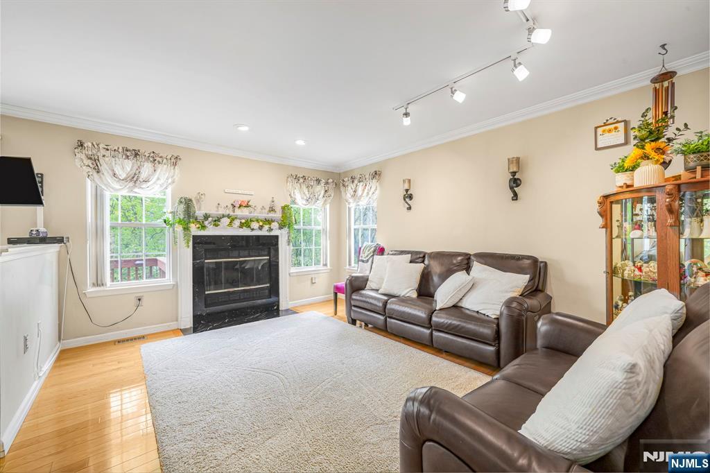 110 Warbler Drive, Wayne, NJ 07470 Listing Photo  10