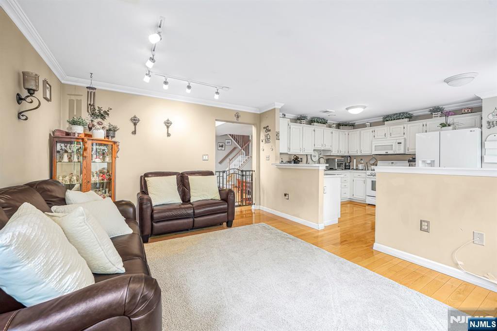 110 Warbler Drive, Wayne, NJ 07470 Listing Photo  11