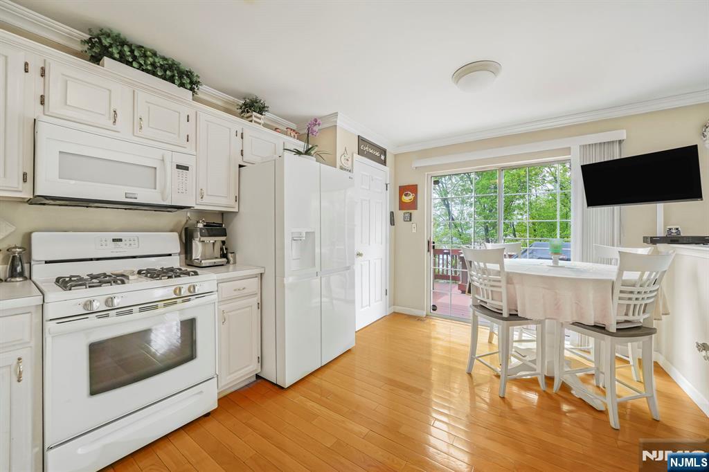 110 Warbler Drive, Wayne, NJ 07470 Listing Photo  13