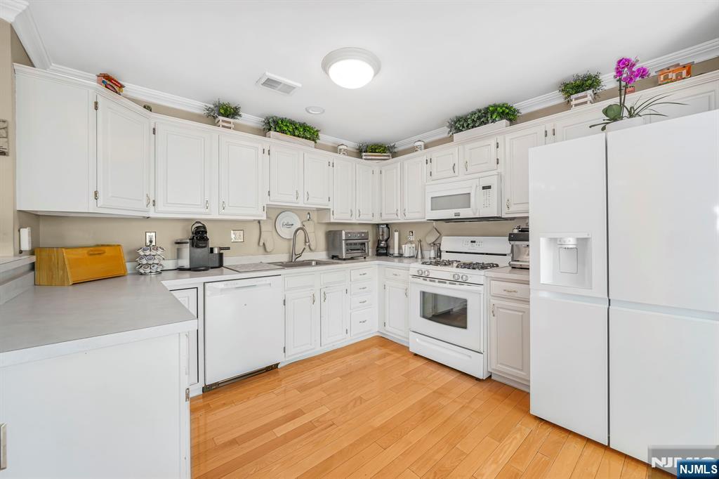 110 Warbler Drive, Wayne, NJ 07470 Listing Photo  14