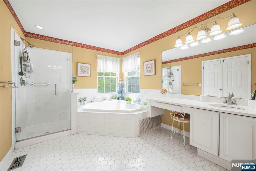 110 Warbler Drive, Wayne, NJ 07470 Listing Photo  18
