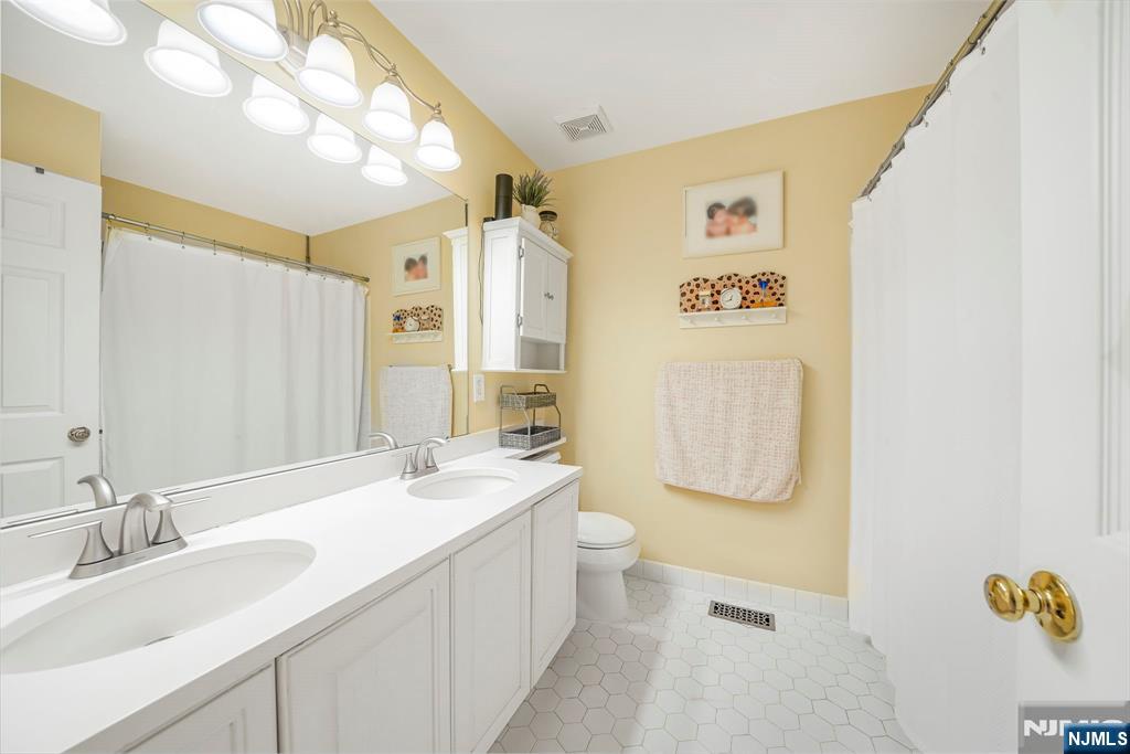 110 Warbler Drive, Wayne, NJ 07470 Listing Photo  23