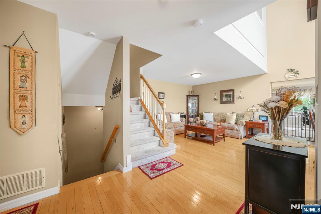 110 Warbler Drive, Wayne, NJ 07470 Listing Photo  4