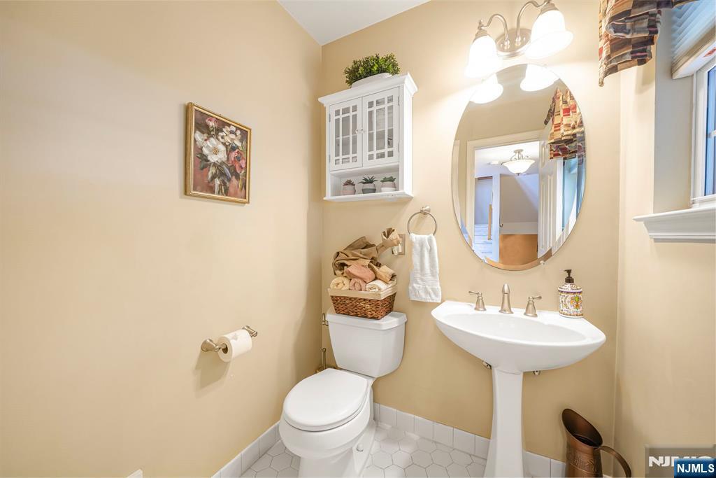 110 Warbler Drive, Wayne, NJ 07470 Listing Photo  5