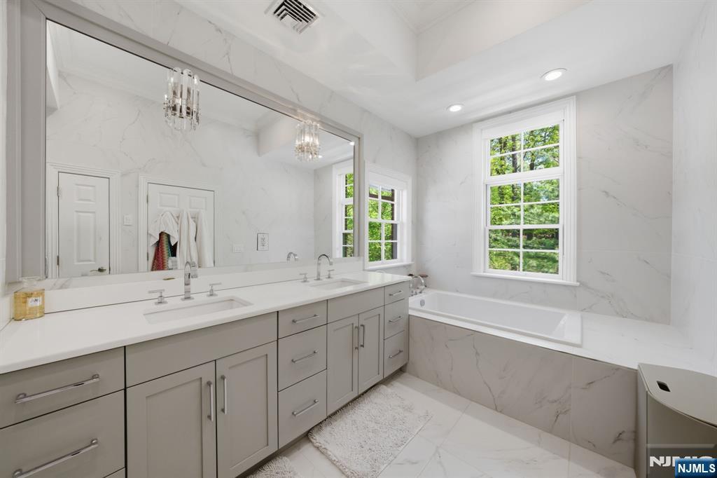 900 Heights Lane — photo 32