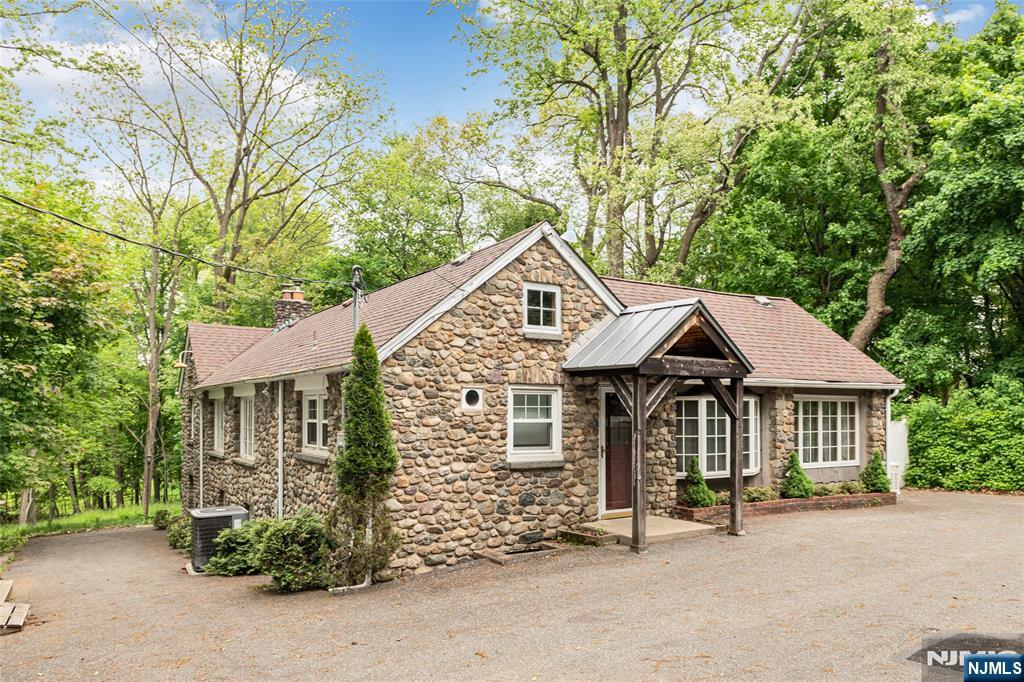 157 Chestnut Ridge Rd, Montvale, NJ 07645
