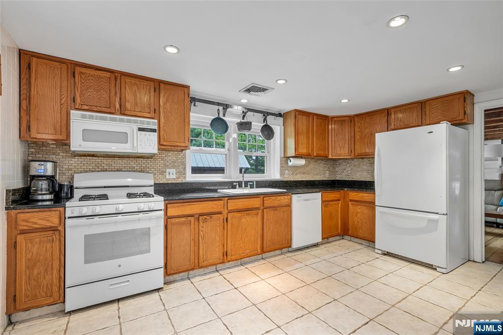 157 Chestnut Ridge Rd, Montvale, NJ 07645