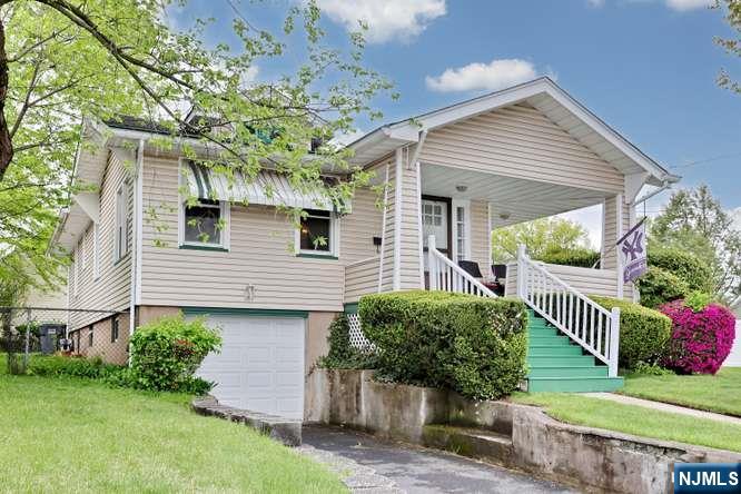 35 Demarest Ave, Bergenfield, NJ 07621
