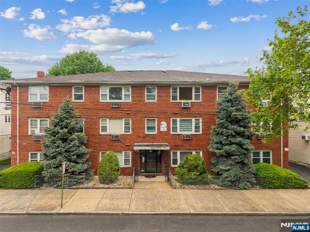 475 Elm 1C - Photo 1