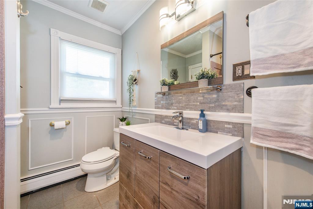 1 Circle Boulevard, West Milford, NJ 07435 Listing Photo  15