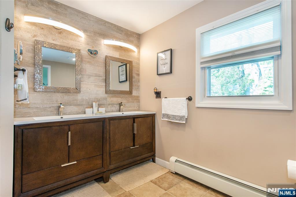 1 Circle Boulevard, West Milford, NJ 07435 Listing Photo  16