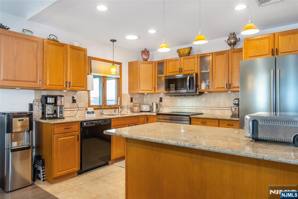 1 Circle Boulevard, West Milford, NJ 07435 Listing Photo  4
