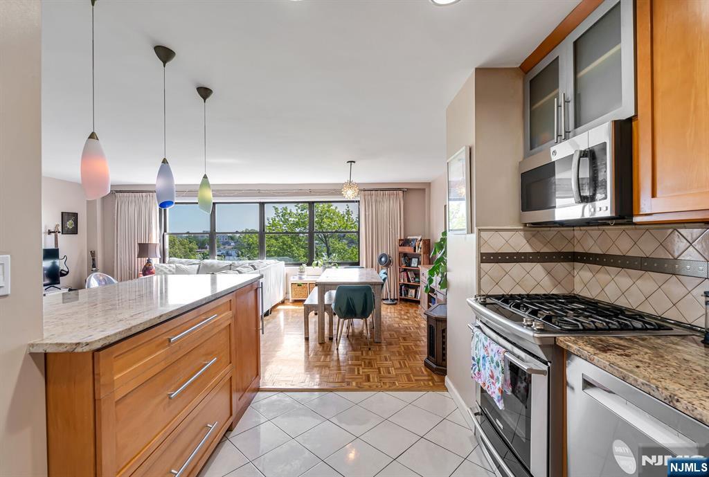 2352 Linwood Avenue, #6C, Fort Lee, NJ 07024 Listing Photo  10