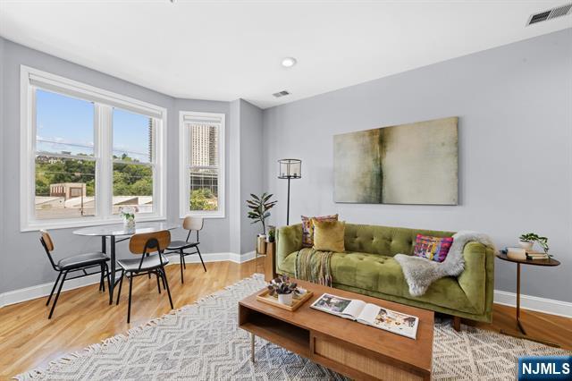 915 Madison Street 5E - Photo 3