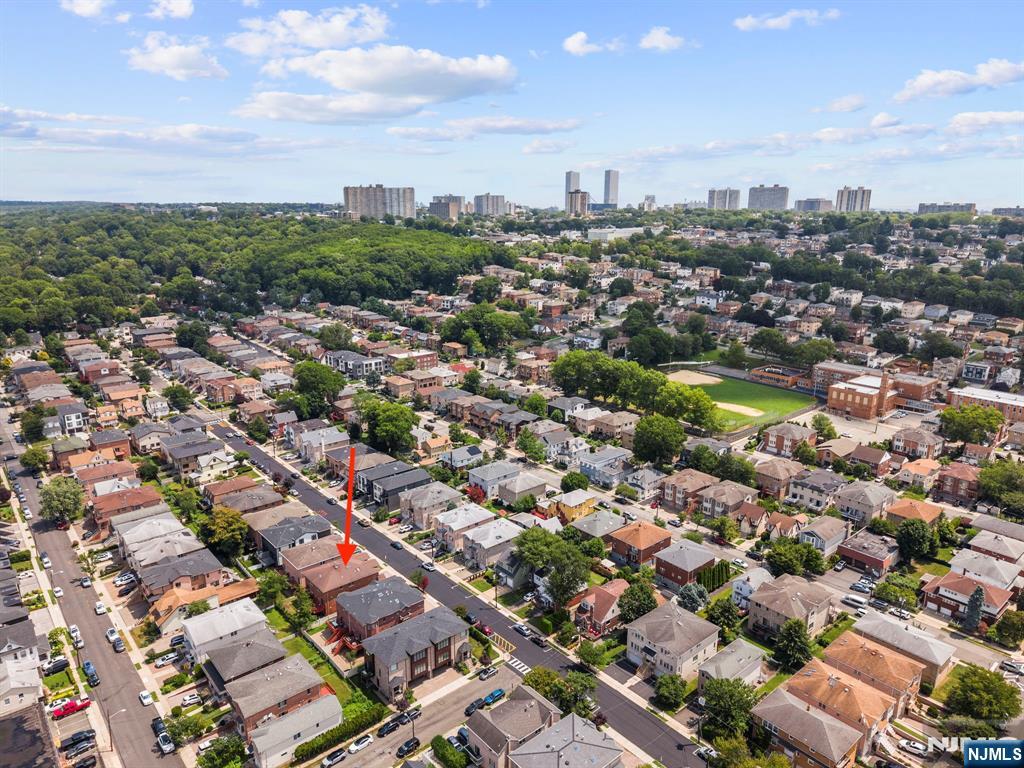 433 1st St #B, Palisades Park, NJ 07650