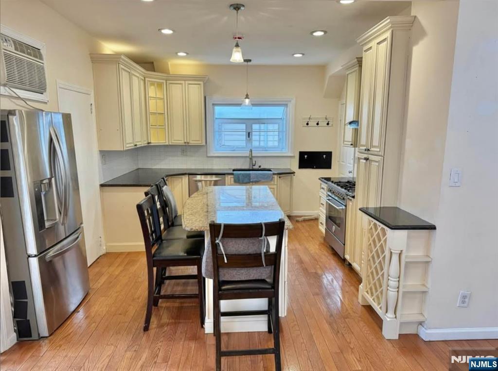 383-385 Dakota Street - Photo 1