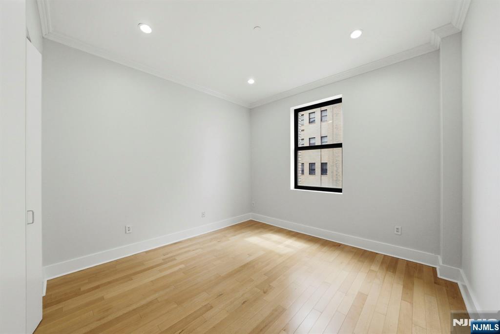 4 Beacon Way #1404