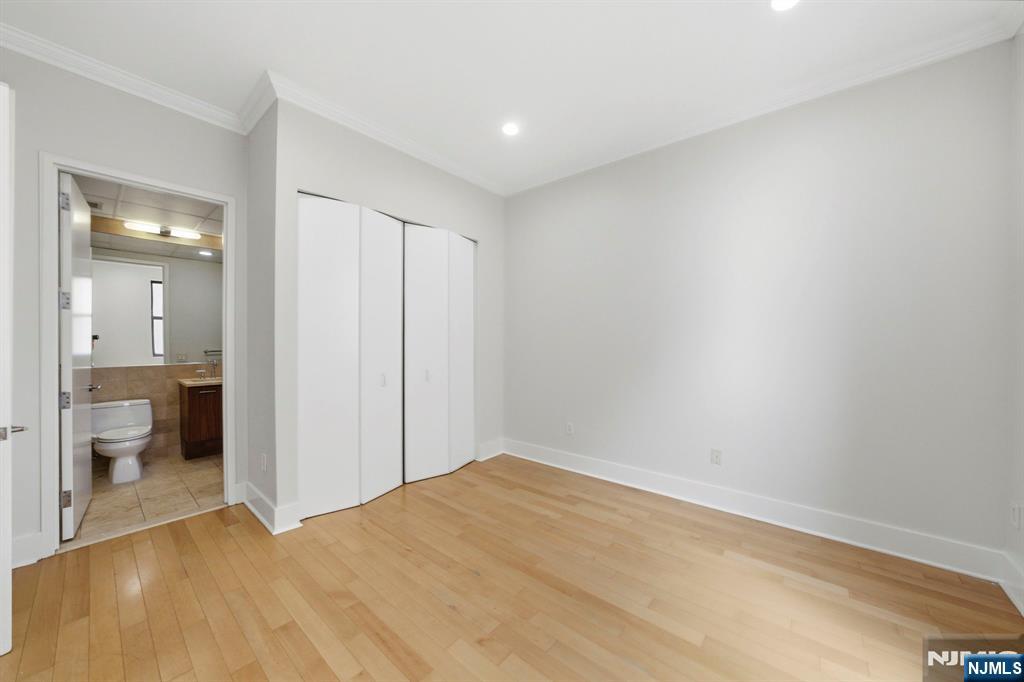 4 Beacon Way #1404