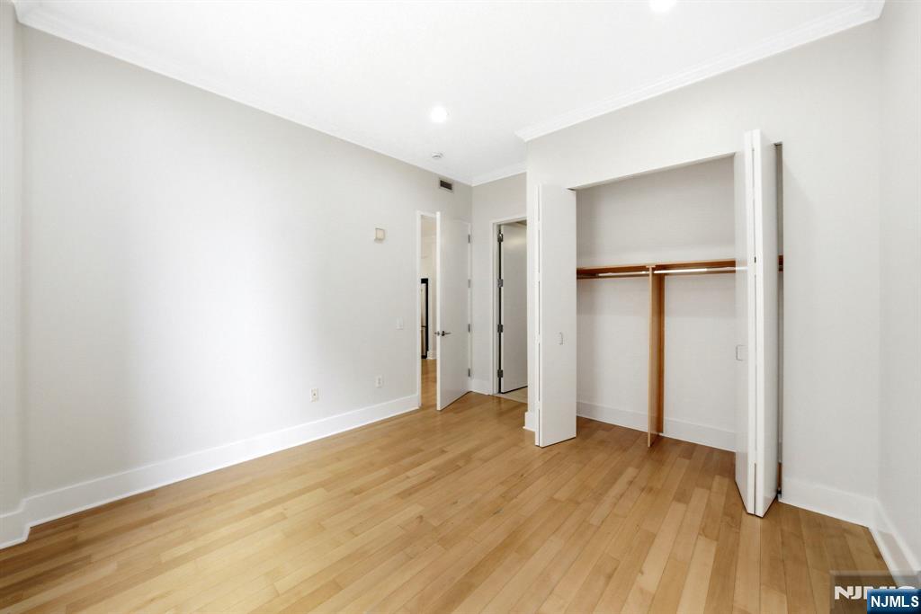 4 Beacon Way #1404