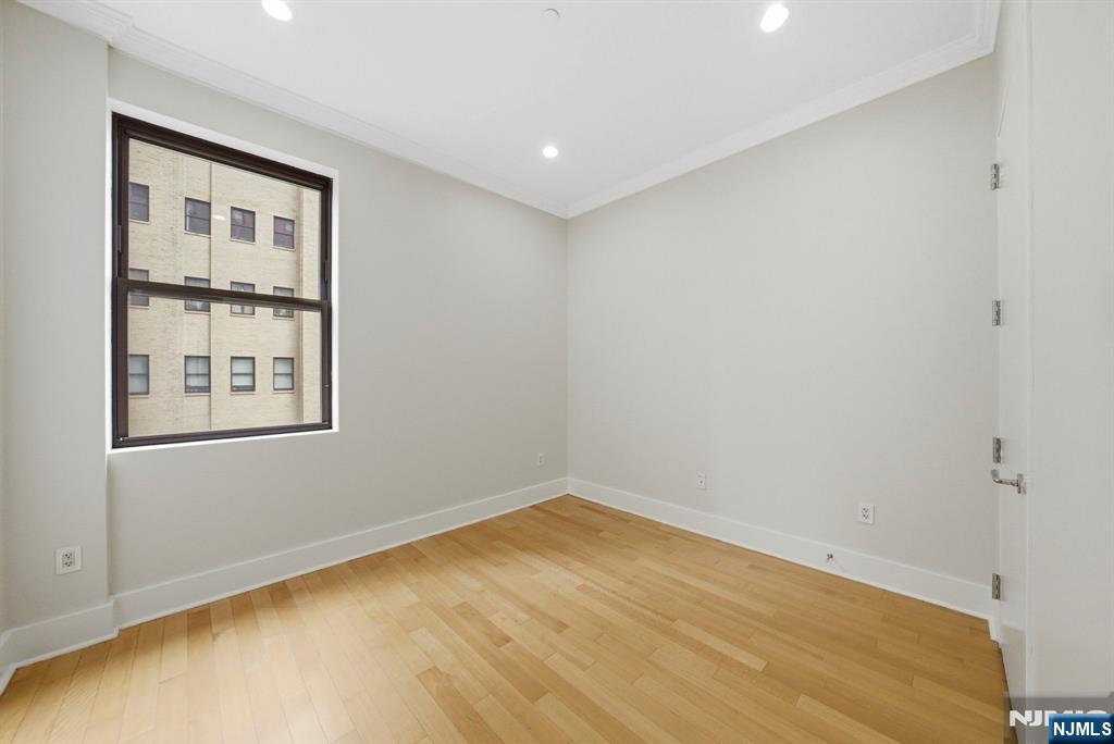 4 Beacon Way #1404