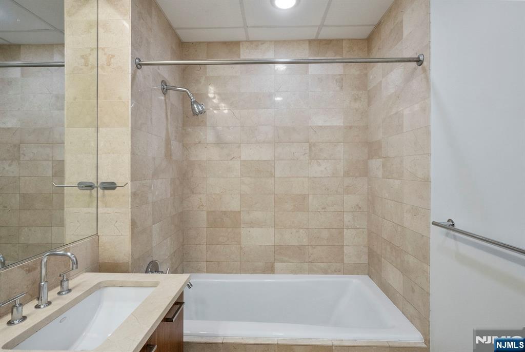 4 Beacon Way #1404