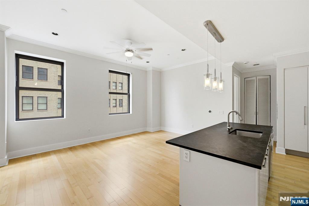 4 Beacon Way #1404