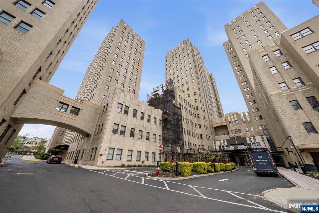 4 Beacon Way #1404