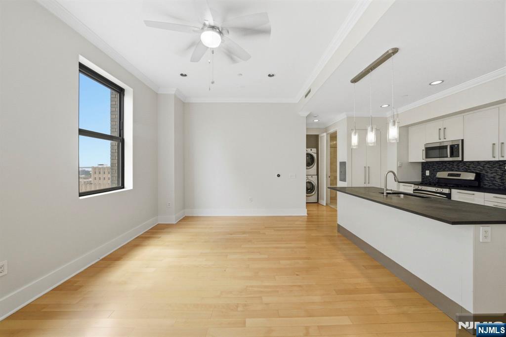 4 Beacon Way #1404