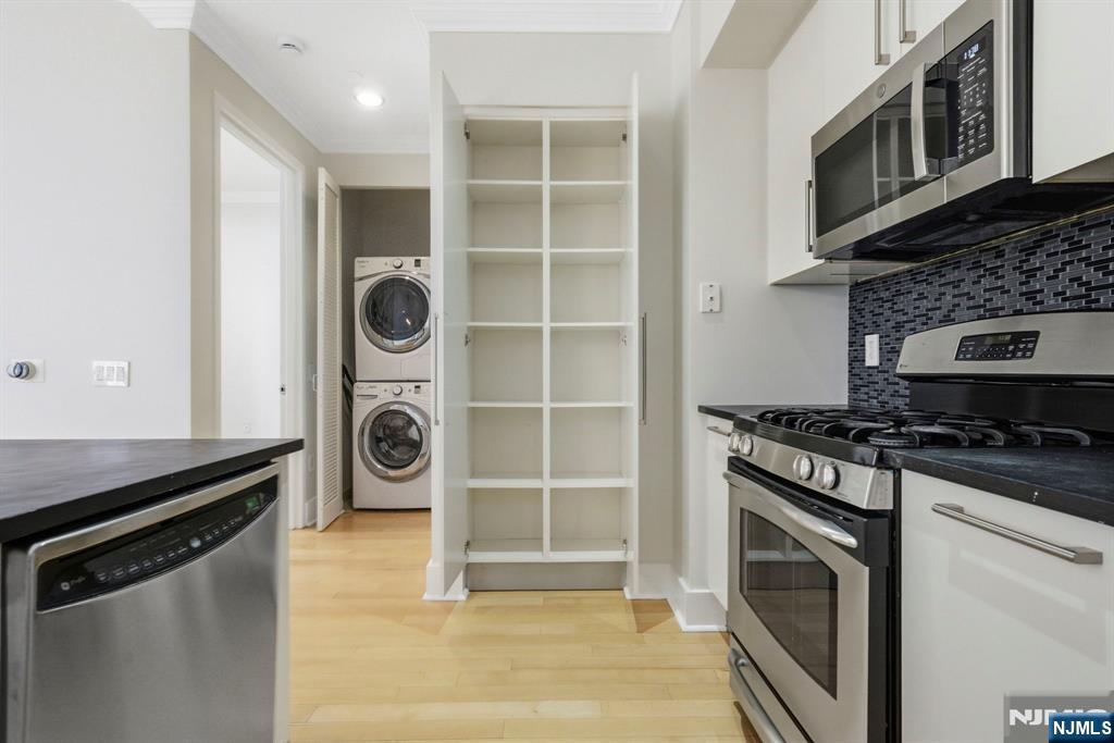 4 Beacon Way #1404