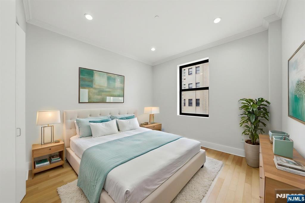 4 Beacon Way #1404
