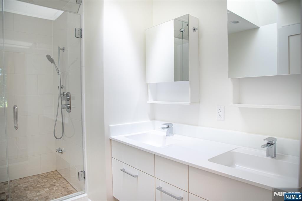 23 Lakeview Drive — photo 32