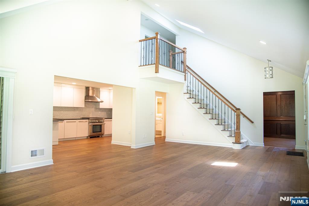 23 Lakeview Drive — photo 9
