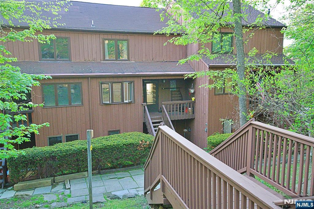9 Village Way 4 - Photo 1