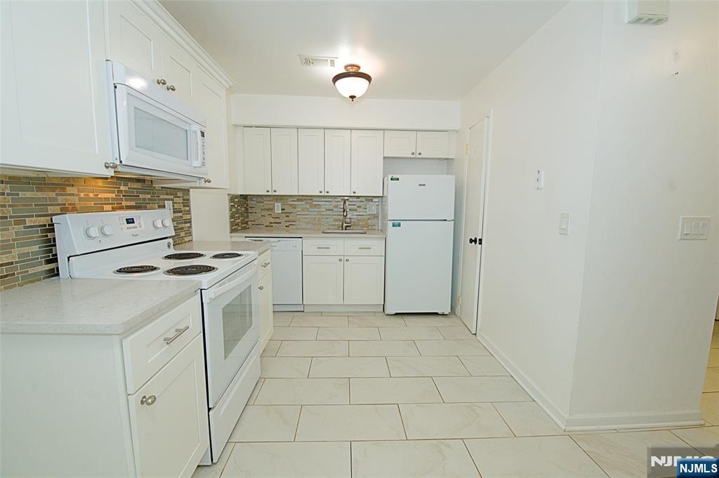 9 Village Way 4 - Photo 3