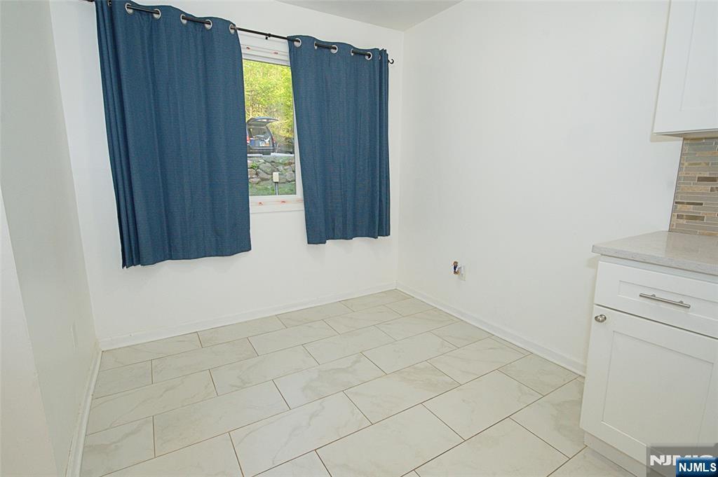 9 Village Way 4 - Photo 5