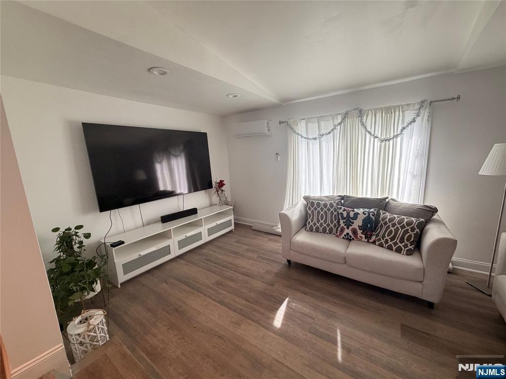 347 Forest Avenue - Photo 3