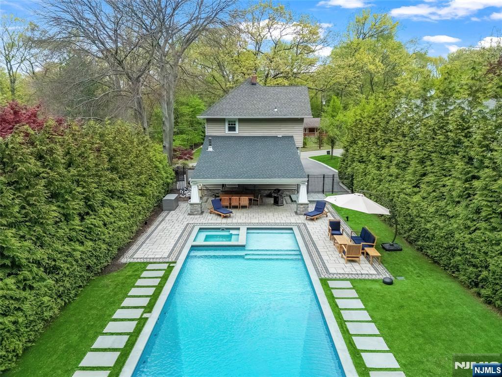 228 Miller Rd, Mahwah, NJ 07430